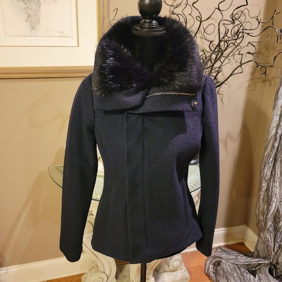 Bebe Jacket With Faux Fur Collar - Picture 4 of 15